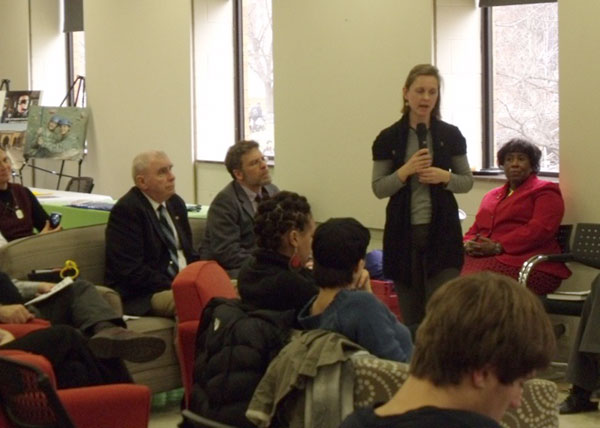 Drexel alumni presents research to veterans group about female combat veterans.