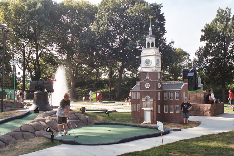 Play Mini Golf in Franklin Square
