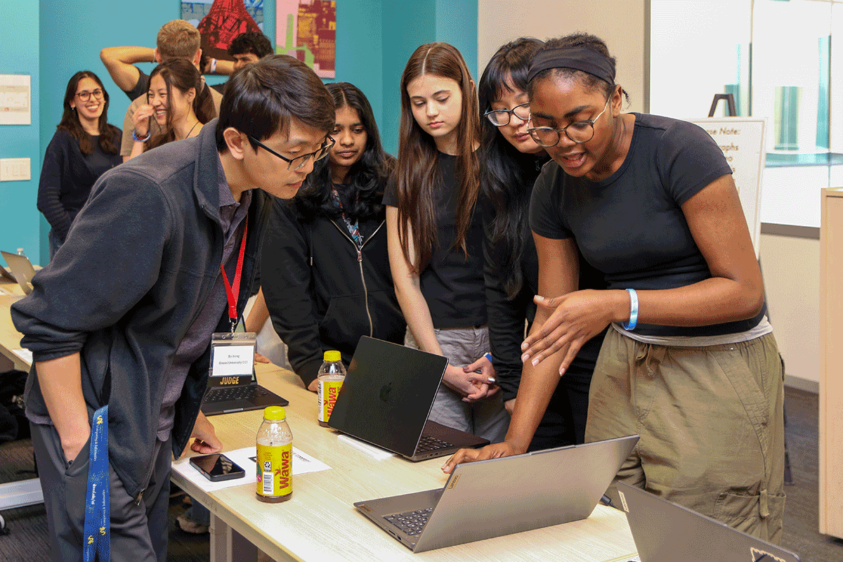 A Codefest team presenting their project