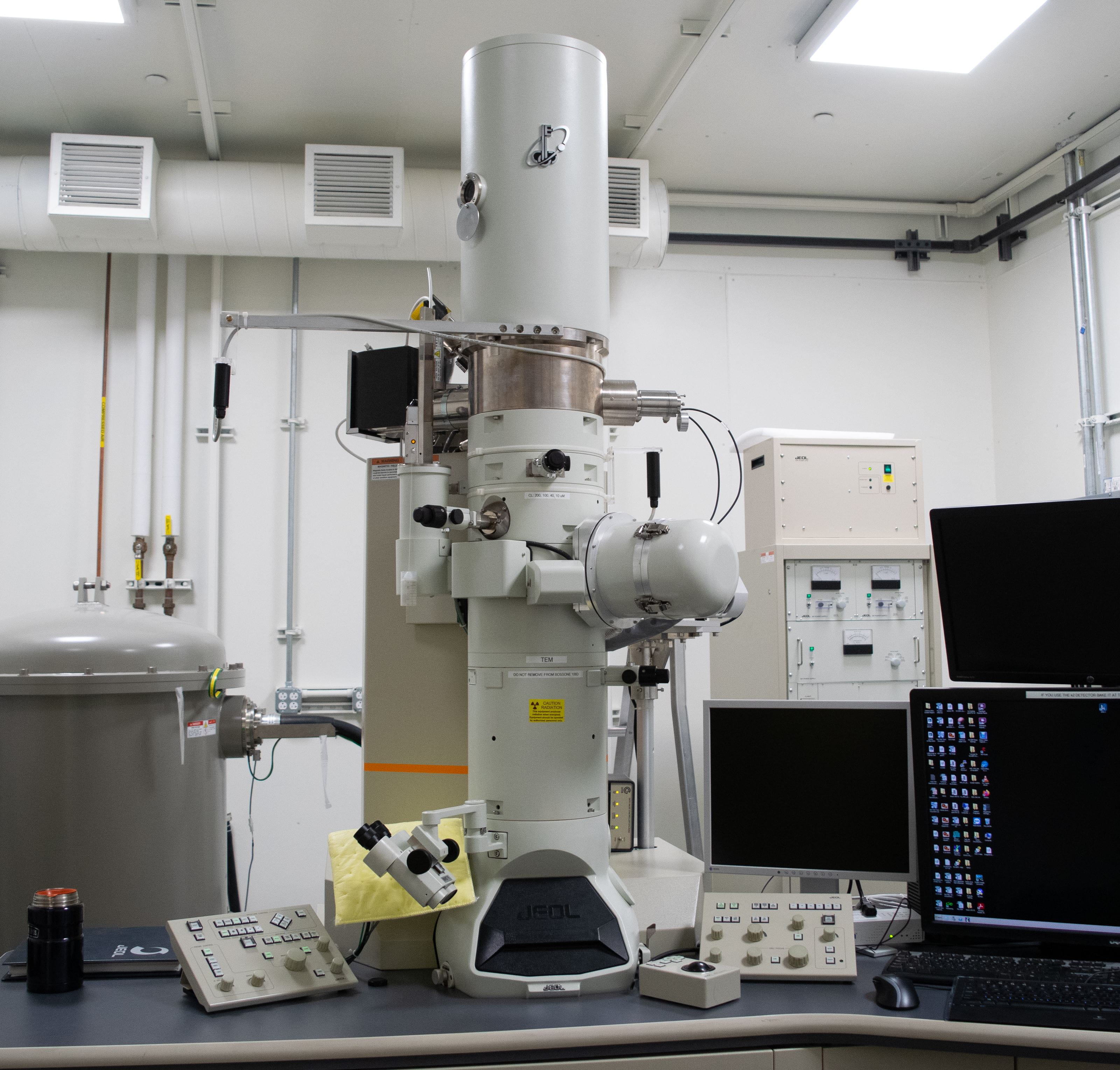 JEOL 2100F field-emission transmission electron microscope (FTEM)
