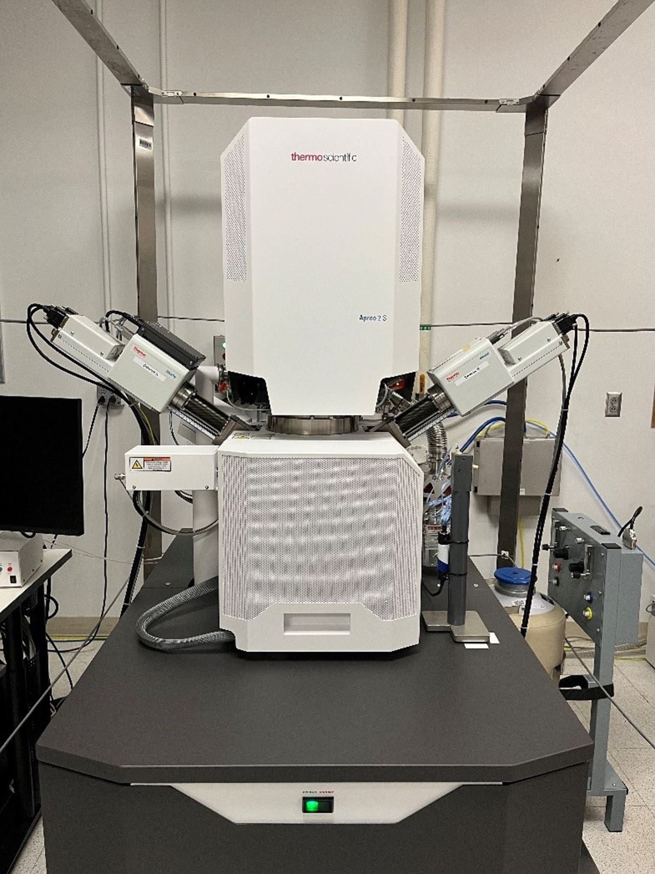 Thermo Fisher Apreo 2S Lo Vac scanning electron microscope (SEM)