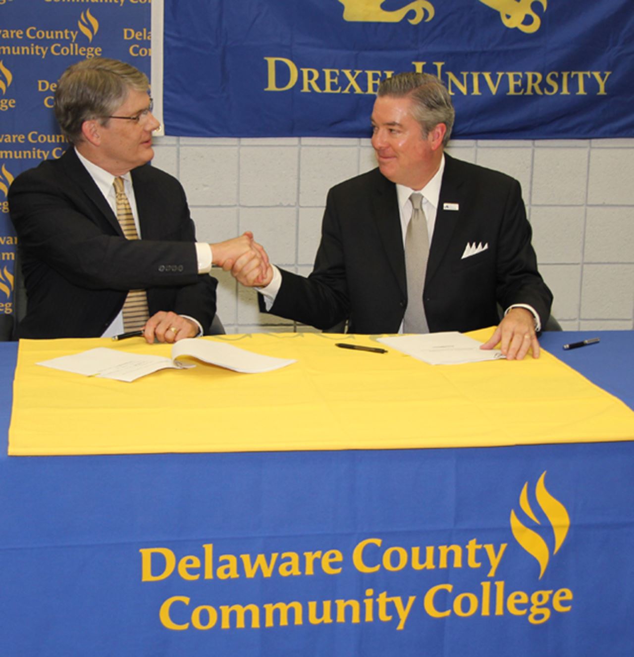 DCCC President Jerry Parker and Drexel President John A. Fry 