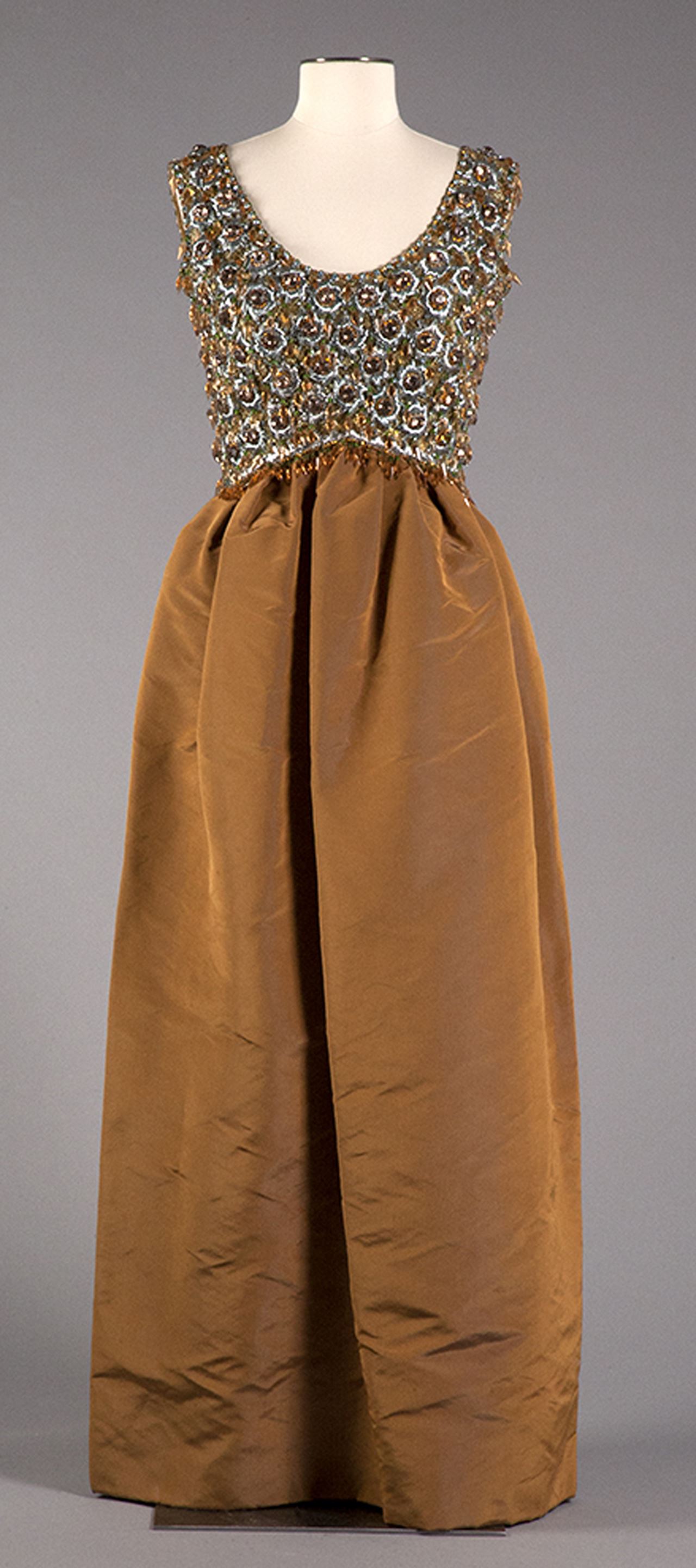 Christian Dior, Fall-Winter 1963, gift of Mrs. Walter Annenberg and Community Clothes Charity. Photo by Michael Shepherd.