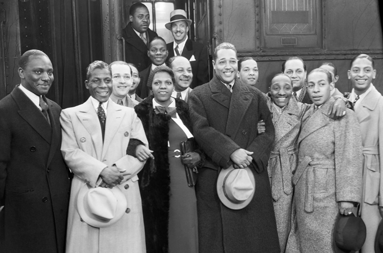 Duke Ellington and his band in wool overcoats and tailored dress signify celebrity status, Los Angeles, 1934. Courtesy of Bettmann/CORBIS.