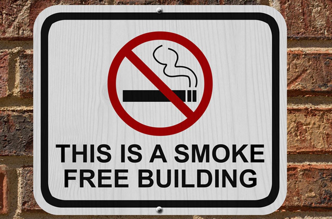 A warning sign saying "This is a smoke free building."