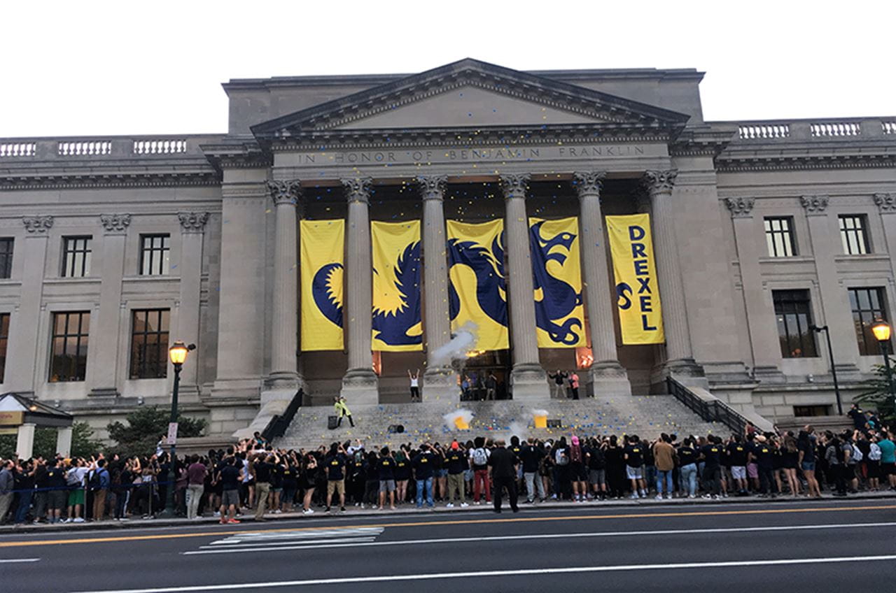 Freshmen at Drexel University's 2017 Welcome Week kick-off event at the Franklin Institute.