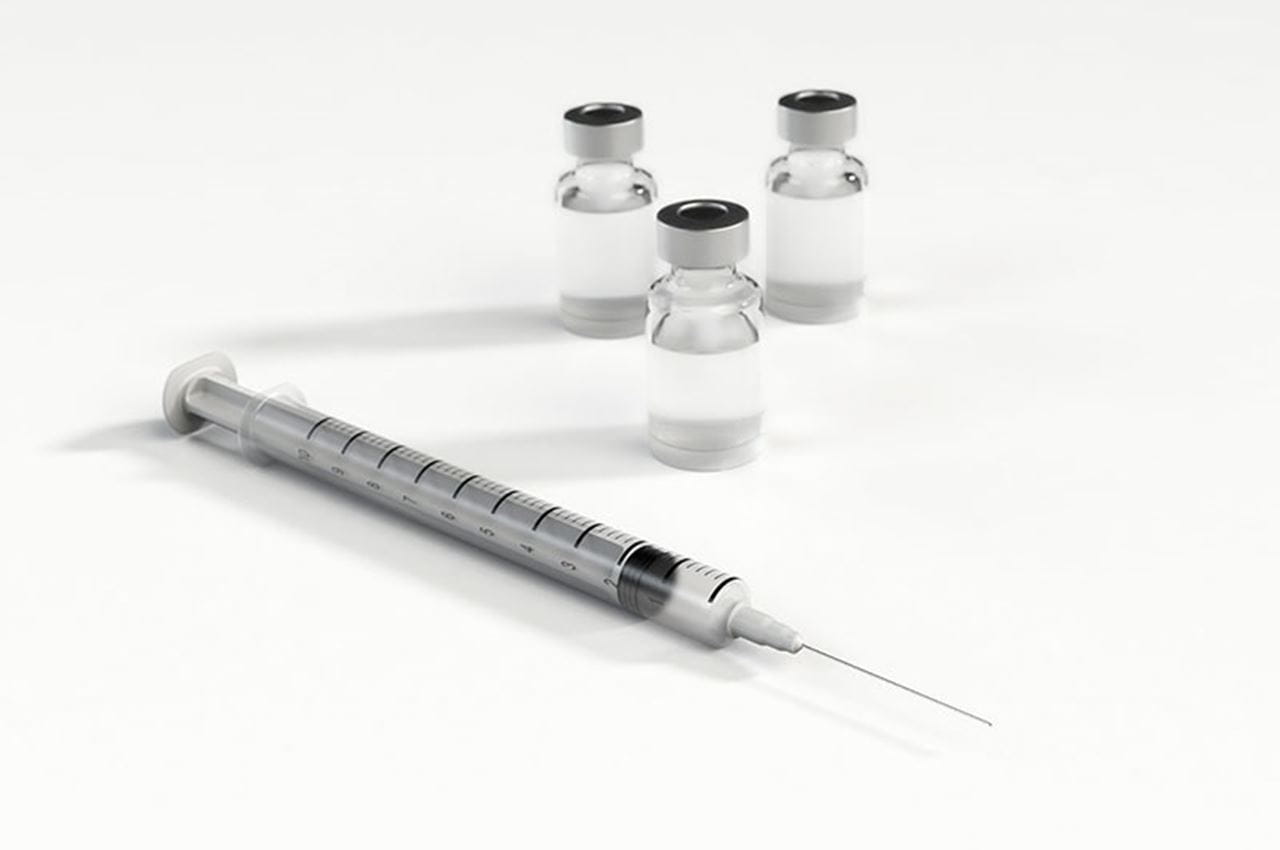 Syringe with vaccine
