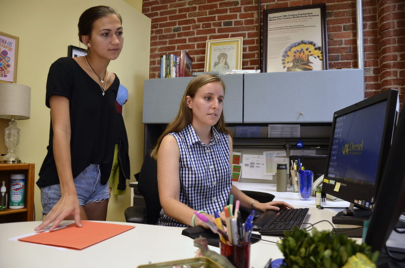 Florette Press (right), an academic advisor for the College of Arts and Sciences, helped third-year student Elizabeth Warnock (right) through major transitions her freshman year. 