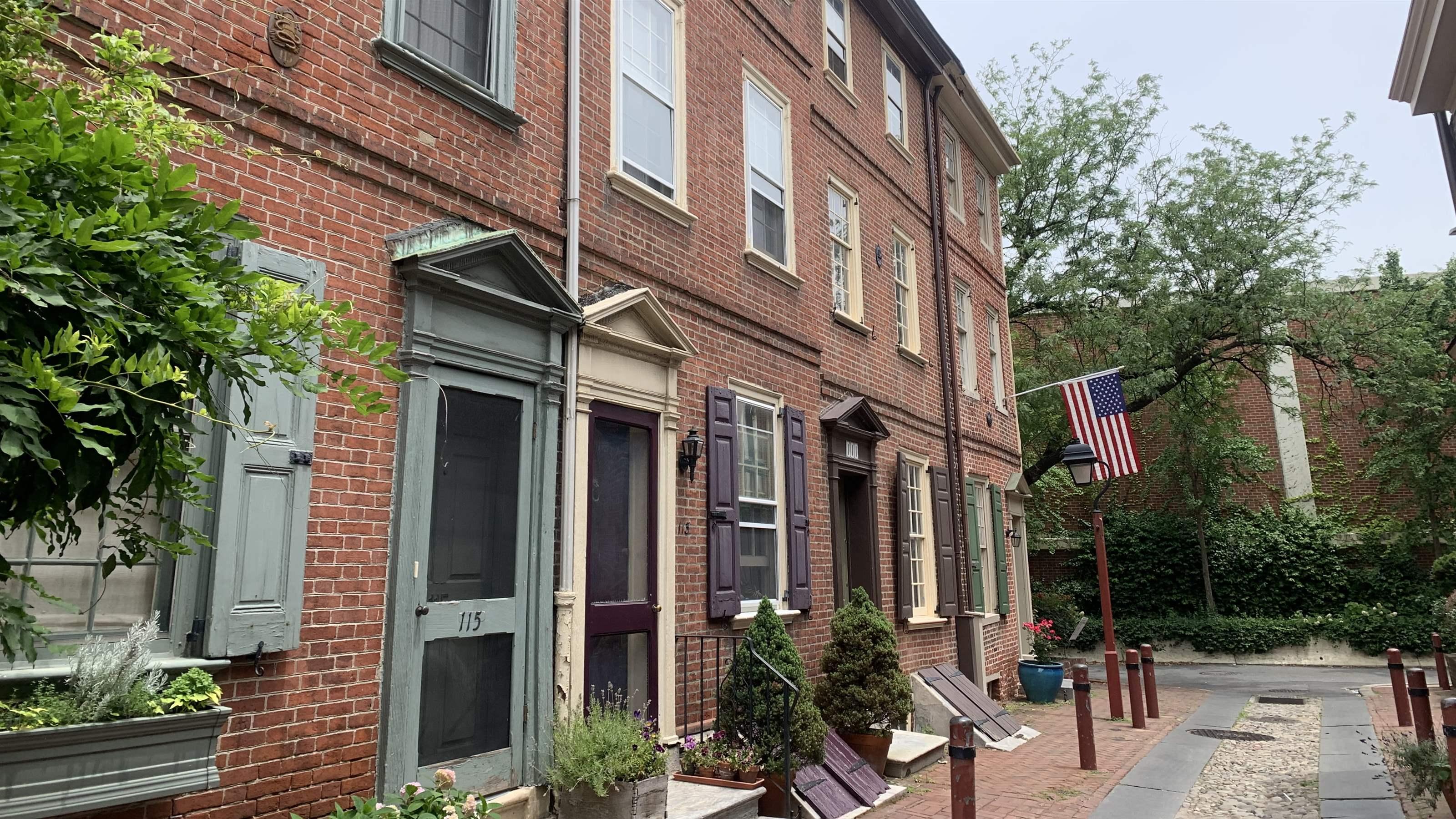 Buildings on Elfreth's Alley