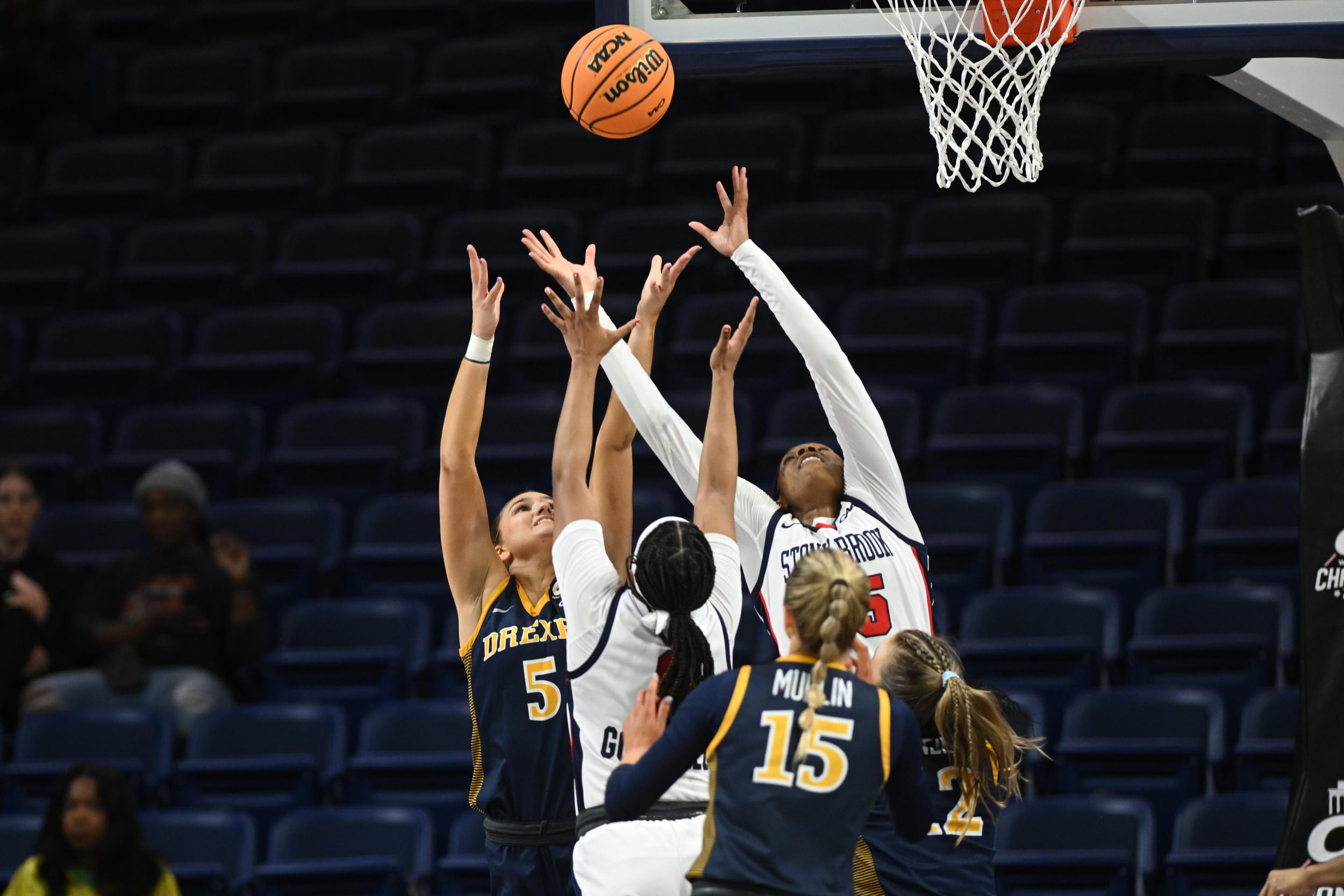 Players reach for the ball