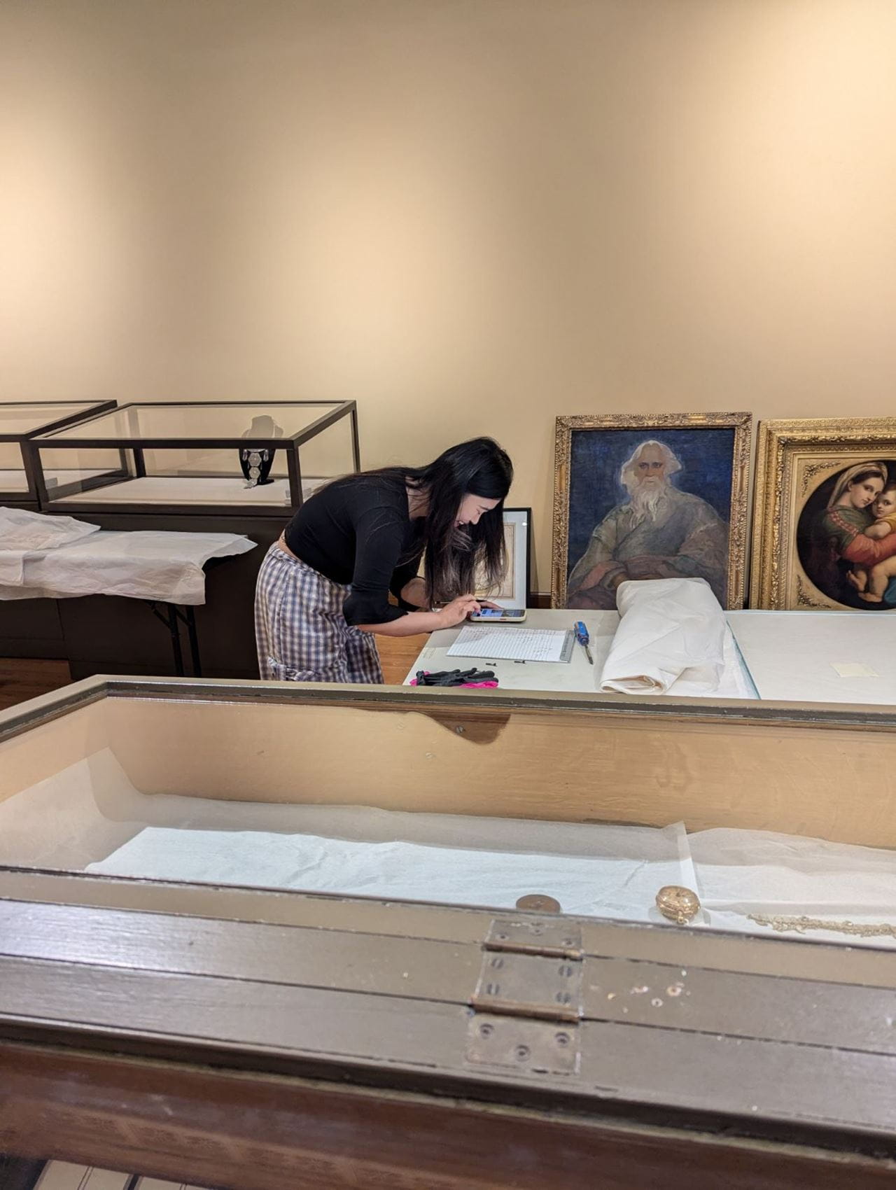 Ran Liu working to install the objects in the exhibition. Photo courtesy Ran Liu.