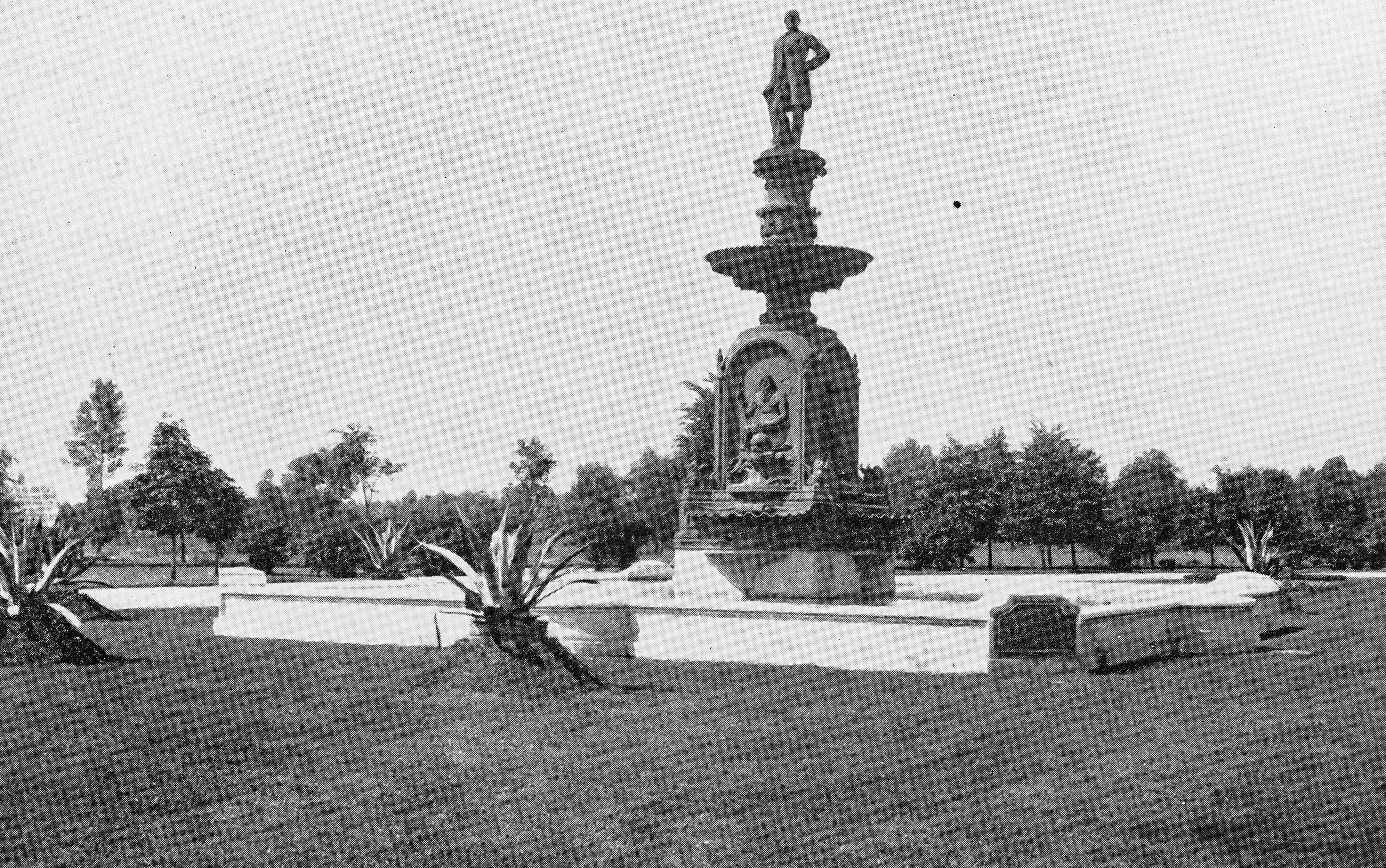 An early 20th century archival photo of the Drexel Fountain in Chicago.