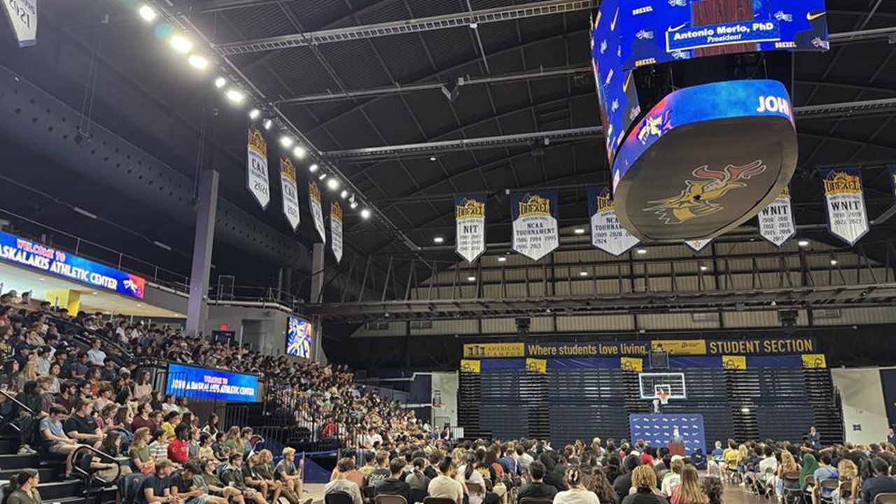 President Merlo speaks at a Welcome Week event