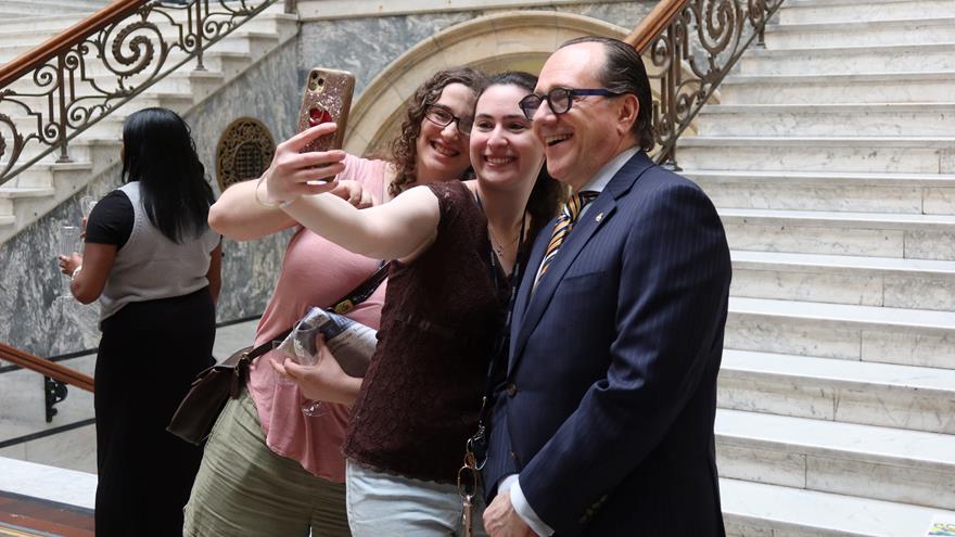 Merlo snaps a selfie with two students