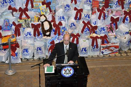 Drexel “Elves” to Wrap More than 5,000 Toys In Eco-Friendly Bags