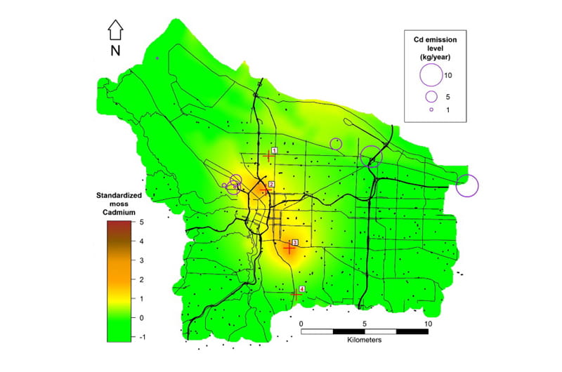A map of Portland depicting cadmium levels that shows the two hot spots discovered through the moss samples. The black dots on the map show areas where samples were taken. Courtesy of Sarah Jovan, U.S. Forest Service.