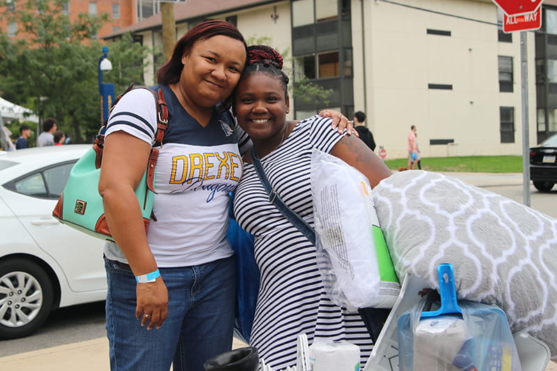 New Dragons and Dragon parents during Move-in weekend 2018 at Drexel University.