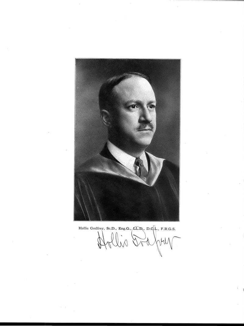 A page featuring the photo and signature of Hollis Godfrey from the 1918 Lexerd yearbook. Photo courtesy University Archives. 