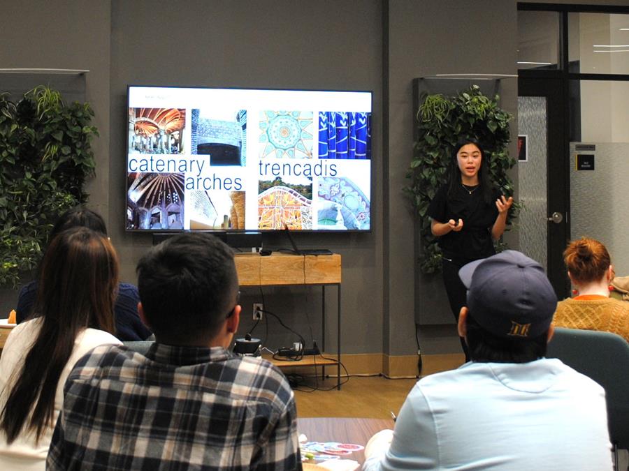 A student presents at Nerd Night @ Drexel U