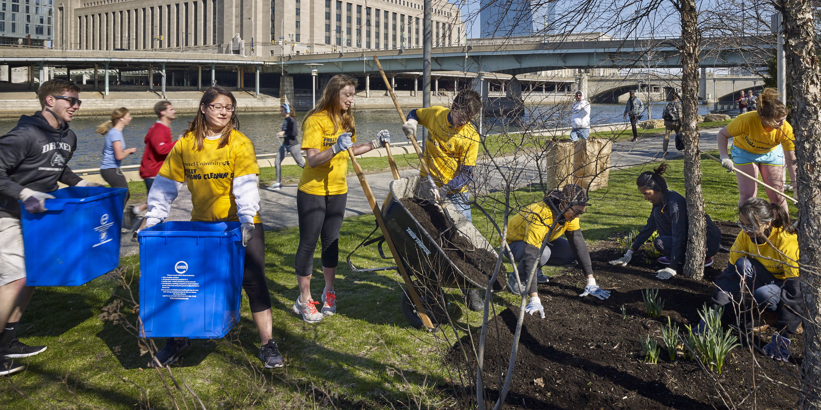 Student-volunteers planting and cleaning new beds along the Schuylkill River