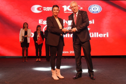 Professor Ozlem Yesil Celiktas Receives Ege University’s “Science and Engineering” Award
