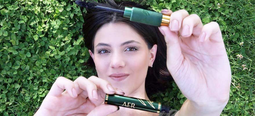 Alum Paige DeAngelo, communication ’23, launched Aer Cosmetics, a green ‘causemetics’ brand she developed from the ground up, before she graduated from Drexel.