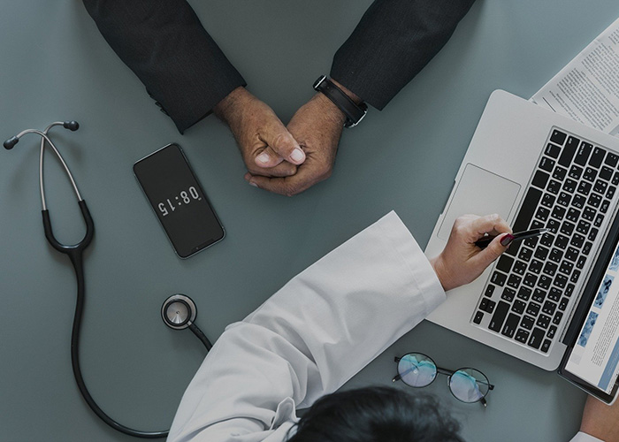 A patient talking to doctor