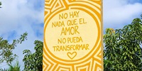 Gateway post to education center at Plenitud PR: "No hay nada que el amor no pueda transformar / There is nothing that love cannot transform"
