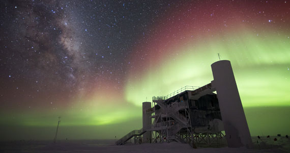 The IceCube Lab with Milky Way and aurora australis, July 2014. Image Credit: Ian Rees, IceCube/NSF