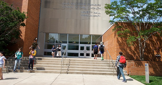 Students entering Nesbitt Hall