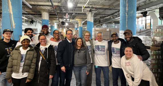 students volunteering