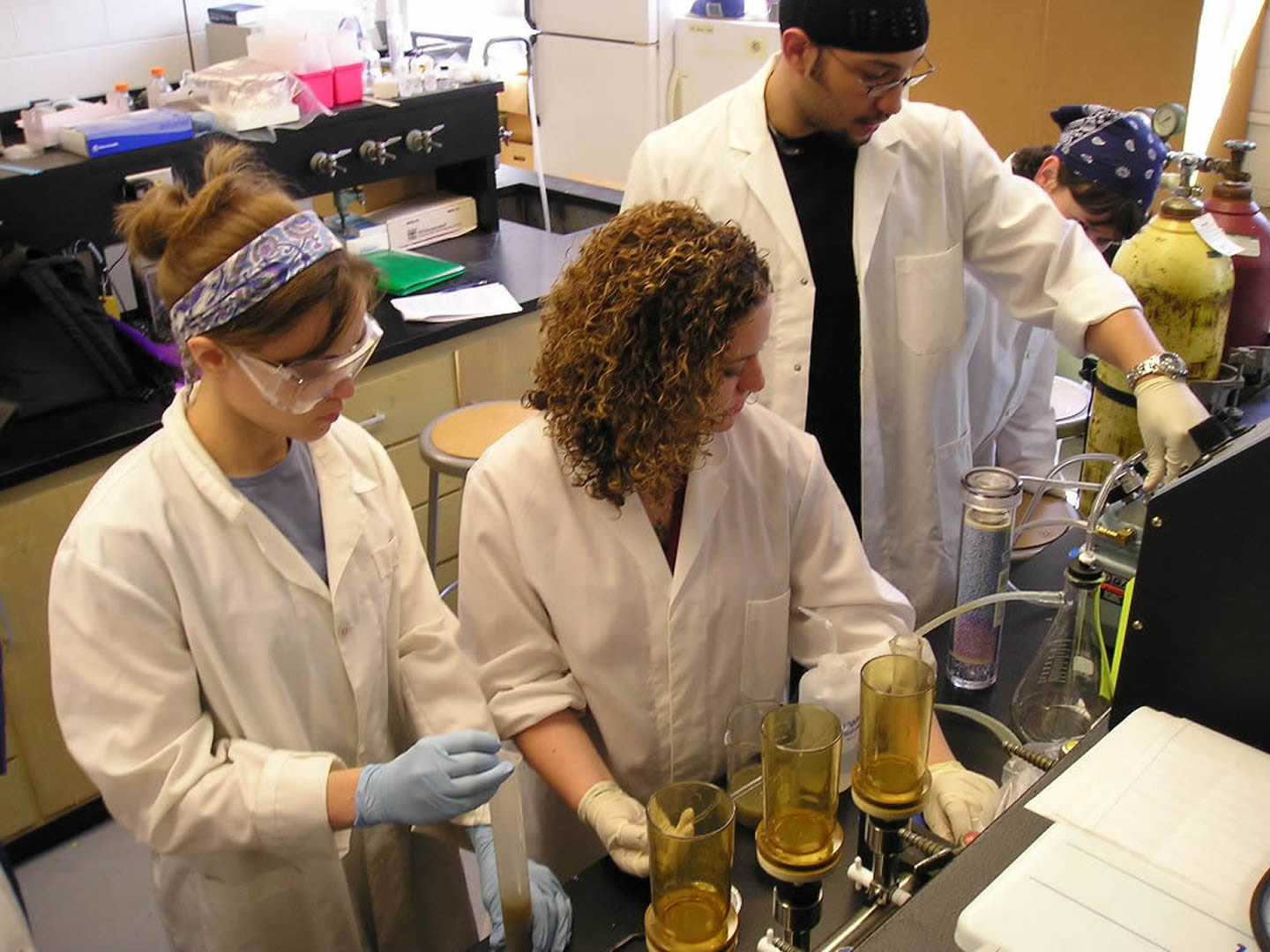 Students in ENVE lab
