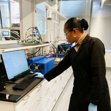 Maty Ndiaye in the lab
