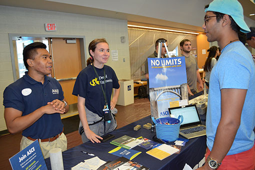 ASCE students recruit new members.