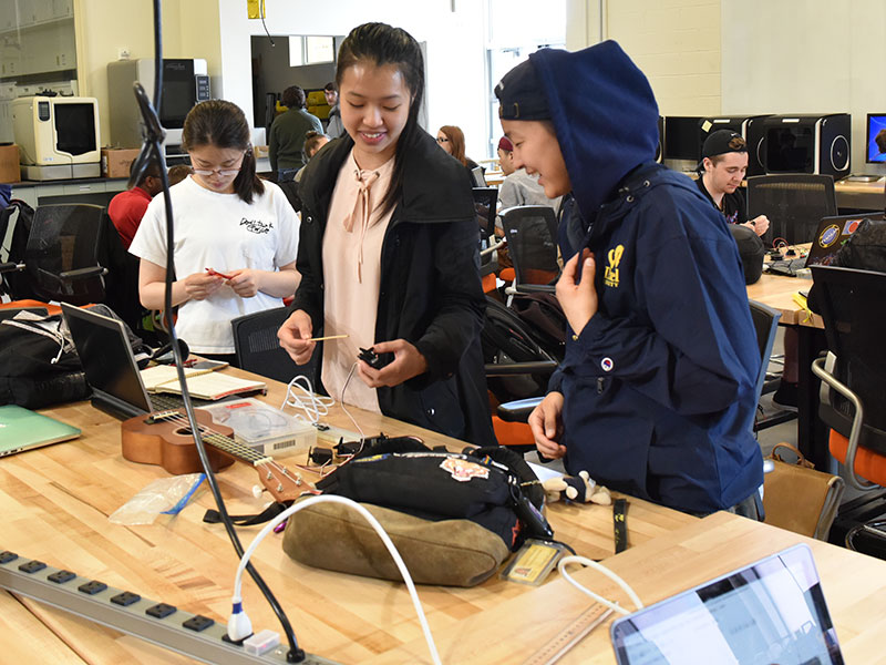 Students working in engineering lab