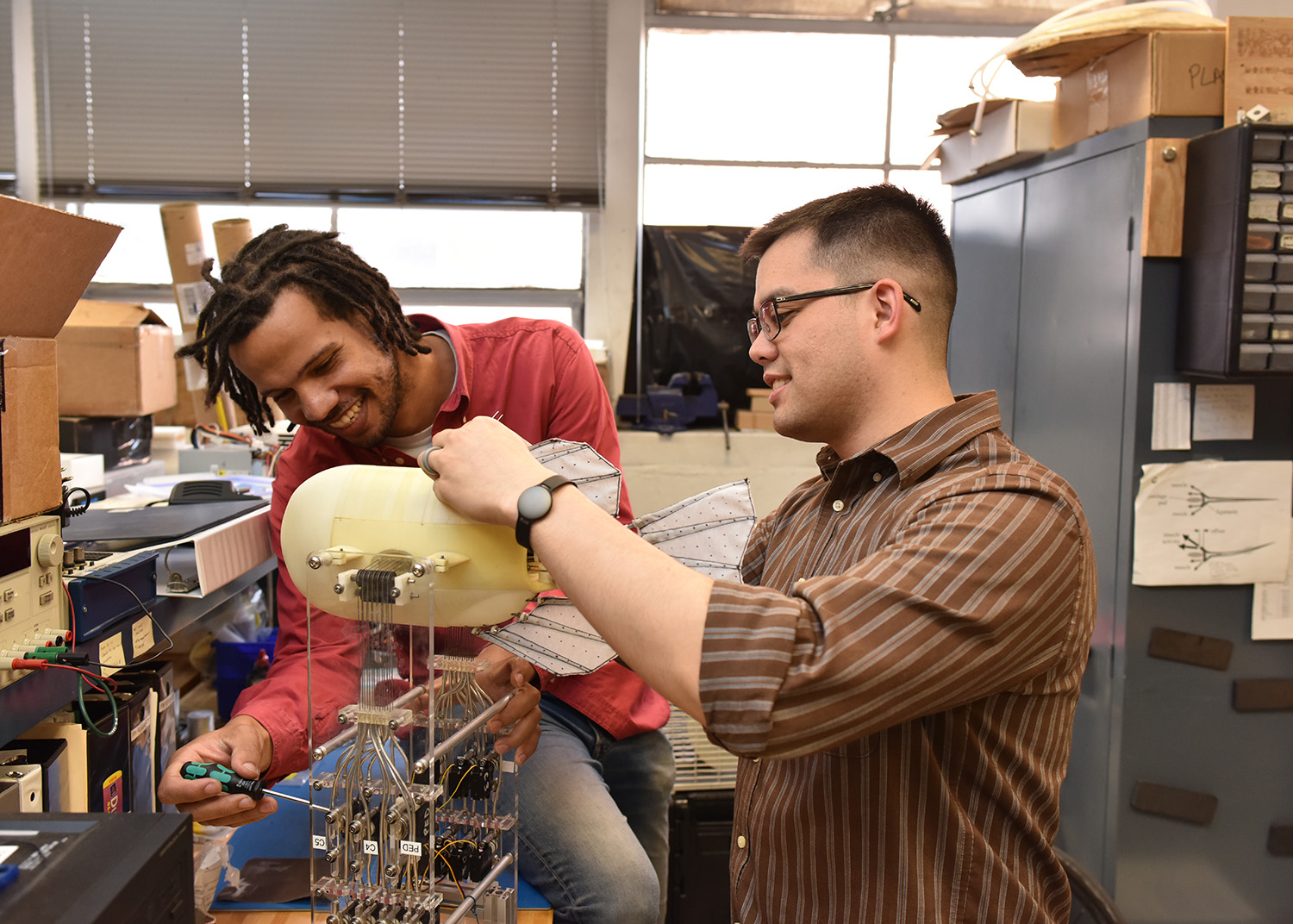 Students work together in a lab.
