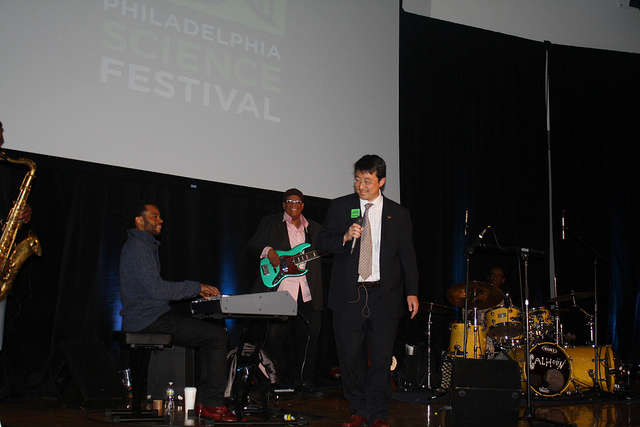 "Youngmoo Kim sings with jazz ensemble as part of the science of music event"