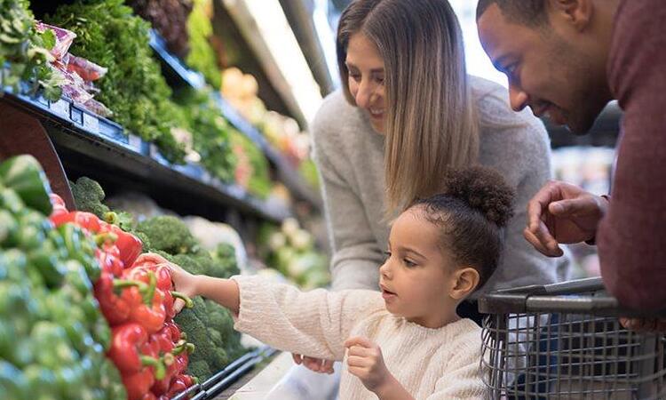 parents and child shopping for groceries