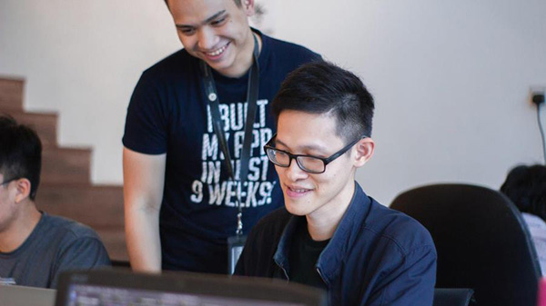 a non-degree student receives support from staff
