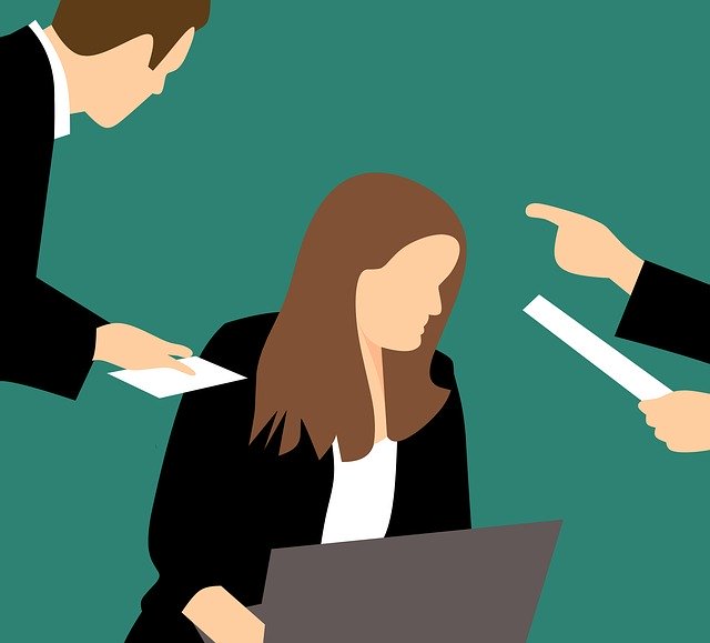 Illustrated image of a business women with other business folks around her.