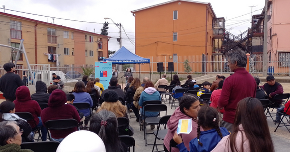 people gathered at event, RUCAS, Chile