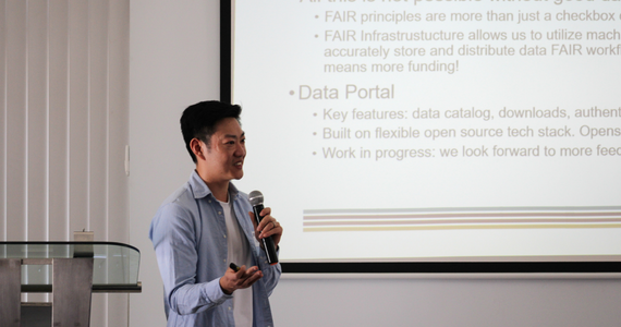 Ran Li presenting to SALURBAL team members