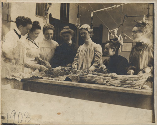Student group in anatomy laboratory, 1903 (The Legacy Center Archives and Special Collections)