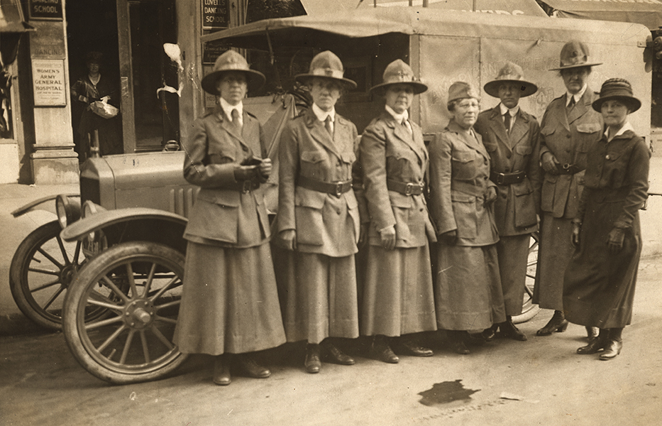 American Women's Hospitals ambulance with doctors and nurses, 1918. (The Legacy Center Archives and Special Collections)