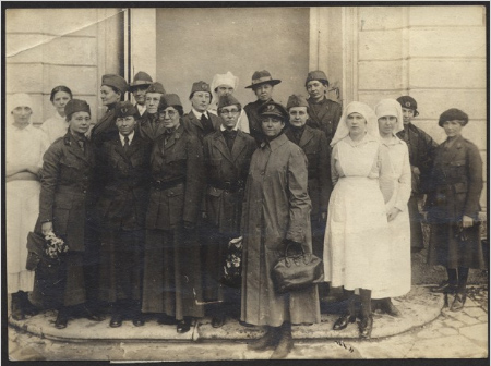 American Women's Hospitals physicians, nurses, and chauffeurs, before leaving for Europe, circa 1918 (The Legacy Center Archives and Special Collections)