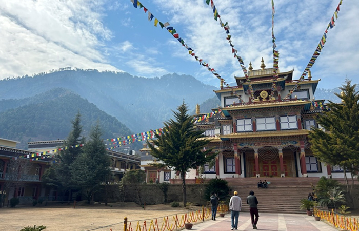 Buddhist Monastery in Bhuntar (Himalayan Health Exchange, Anna Braendle)
