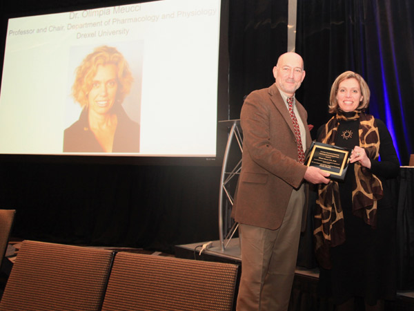 Olimpia Meucci receiving her Outstanding Service and Support Award from the Society of Neuroimmune Pharmacology (SNIP)
