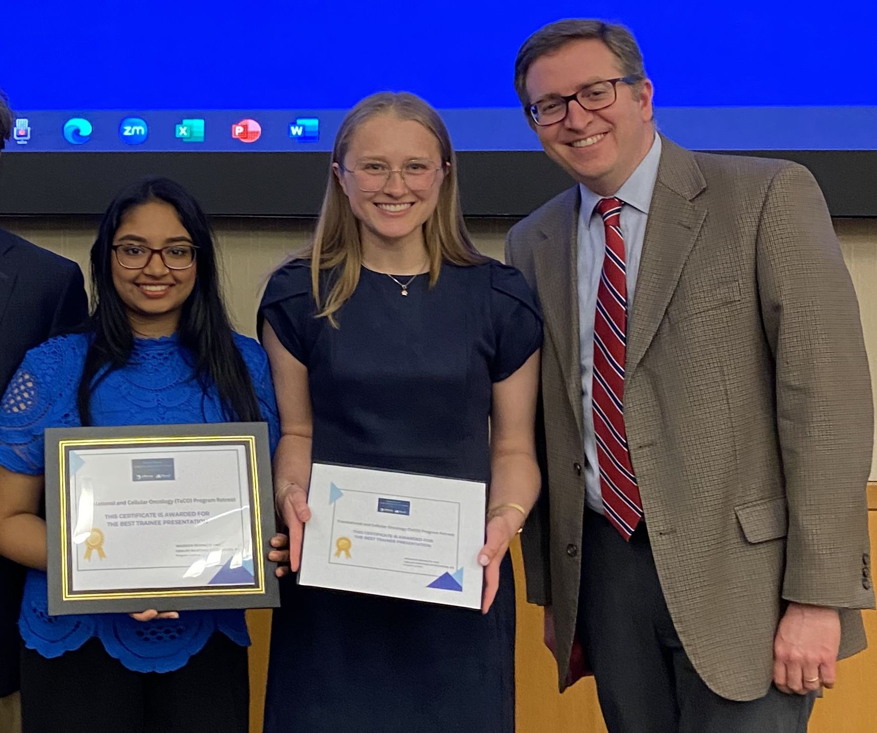 Nusaiba Ahmed, Reginato Lab member, receiving a Best Trainee Talk award