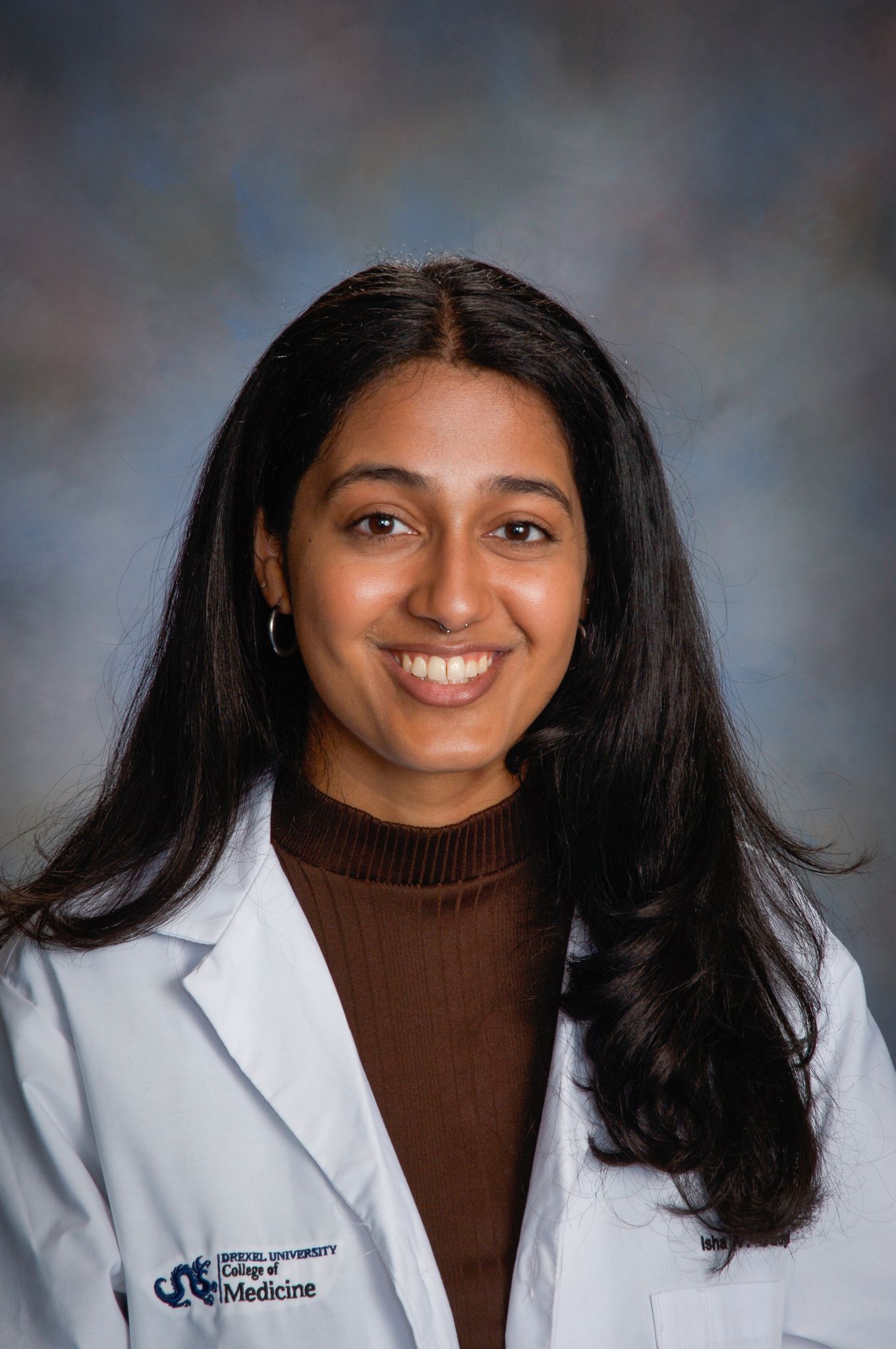 White Coat Ceremony headshot of Isha Gadgil, MD '28