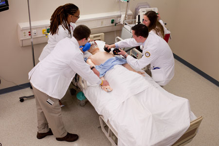 Drexel medical students working in the simulation lab.